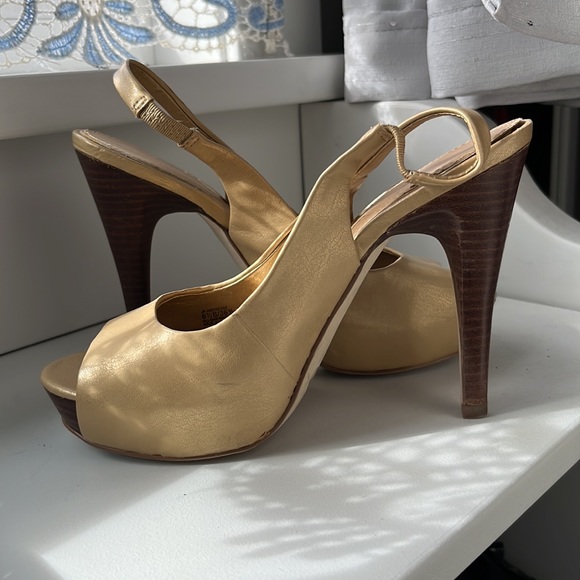 4.5” sling back peep toe gold/tan heels - Picture 6 of 6